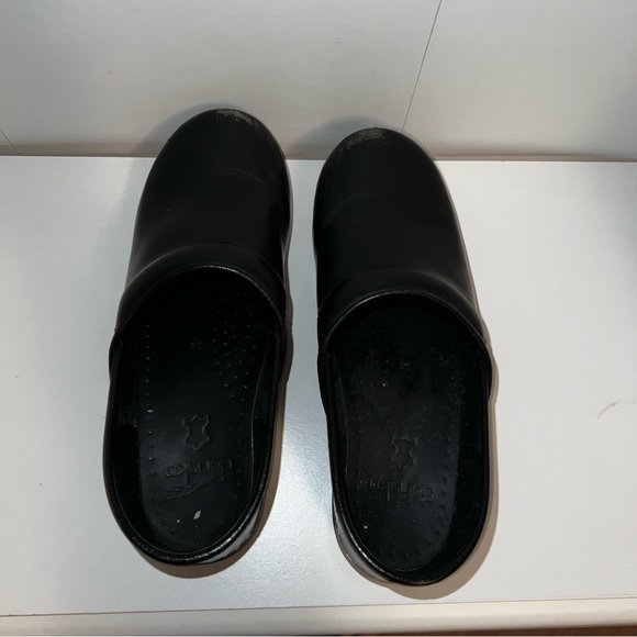 Black Dansko Clogs 38 - Picture 7 of 7